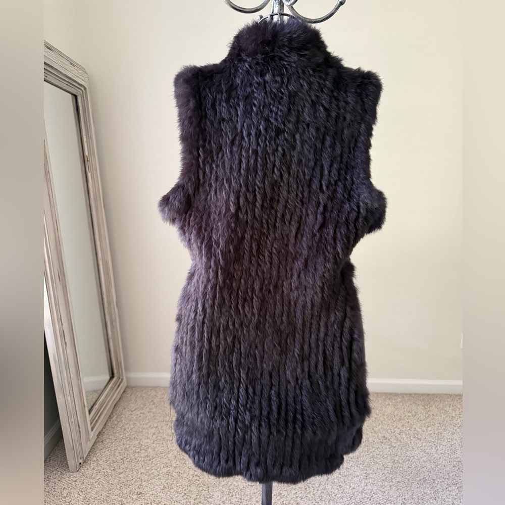 Love Token Gray Rabbit Fur Vest, size Large.
100% Rabbit Fur. - Picture 4 of 8